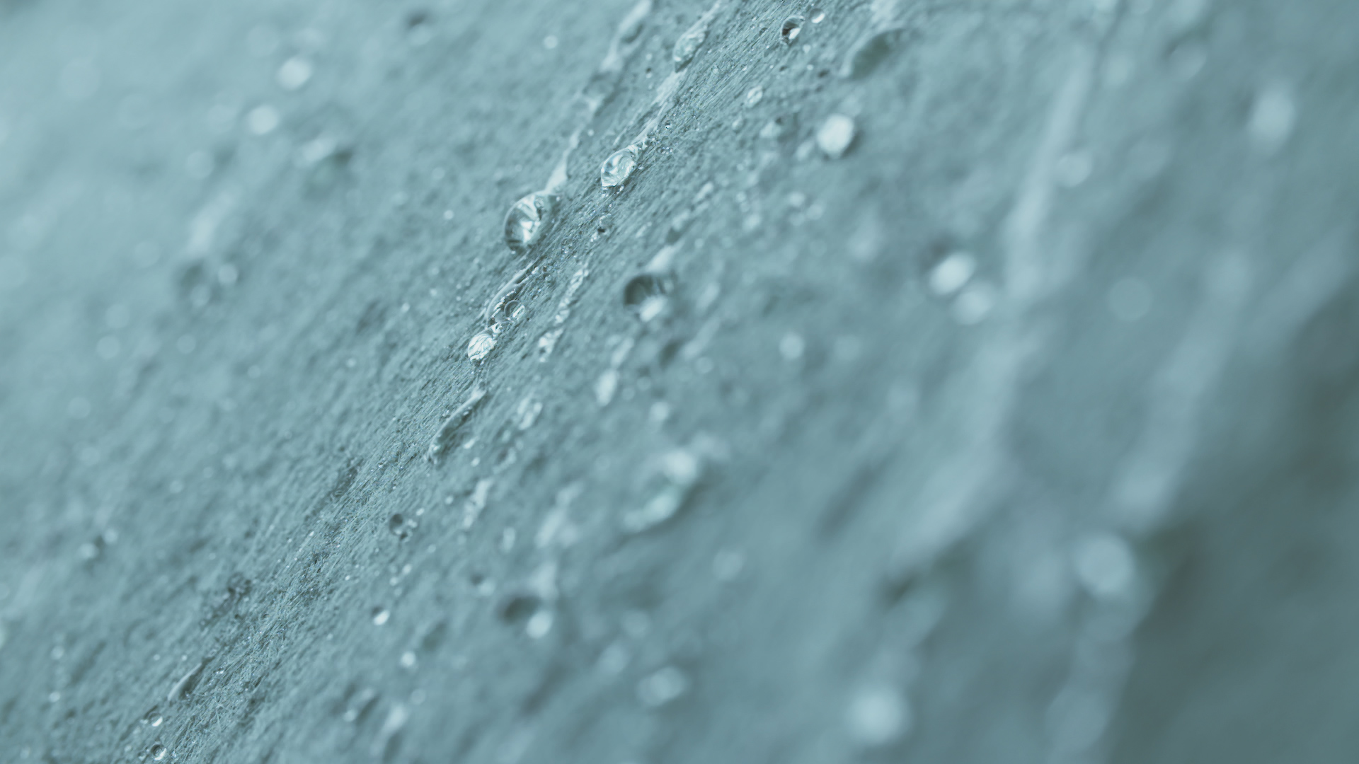 Niederschlagswasser muss abperlen können. Quelle: Tencate